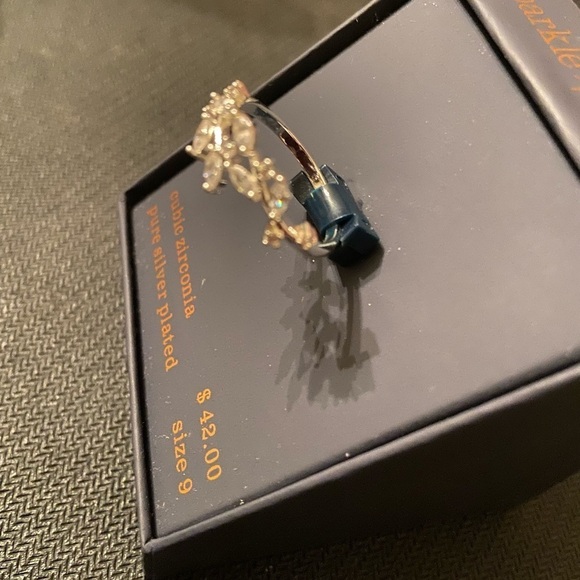 Sparkle & Allure Women’s Cubic Zirconia Silver Plated Olive Leaf Ring - Picture 3 of 3